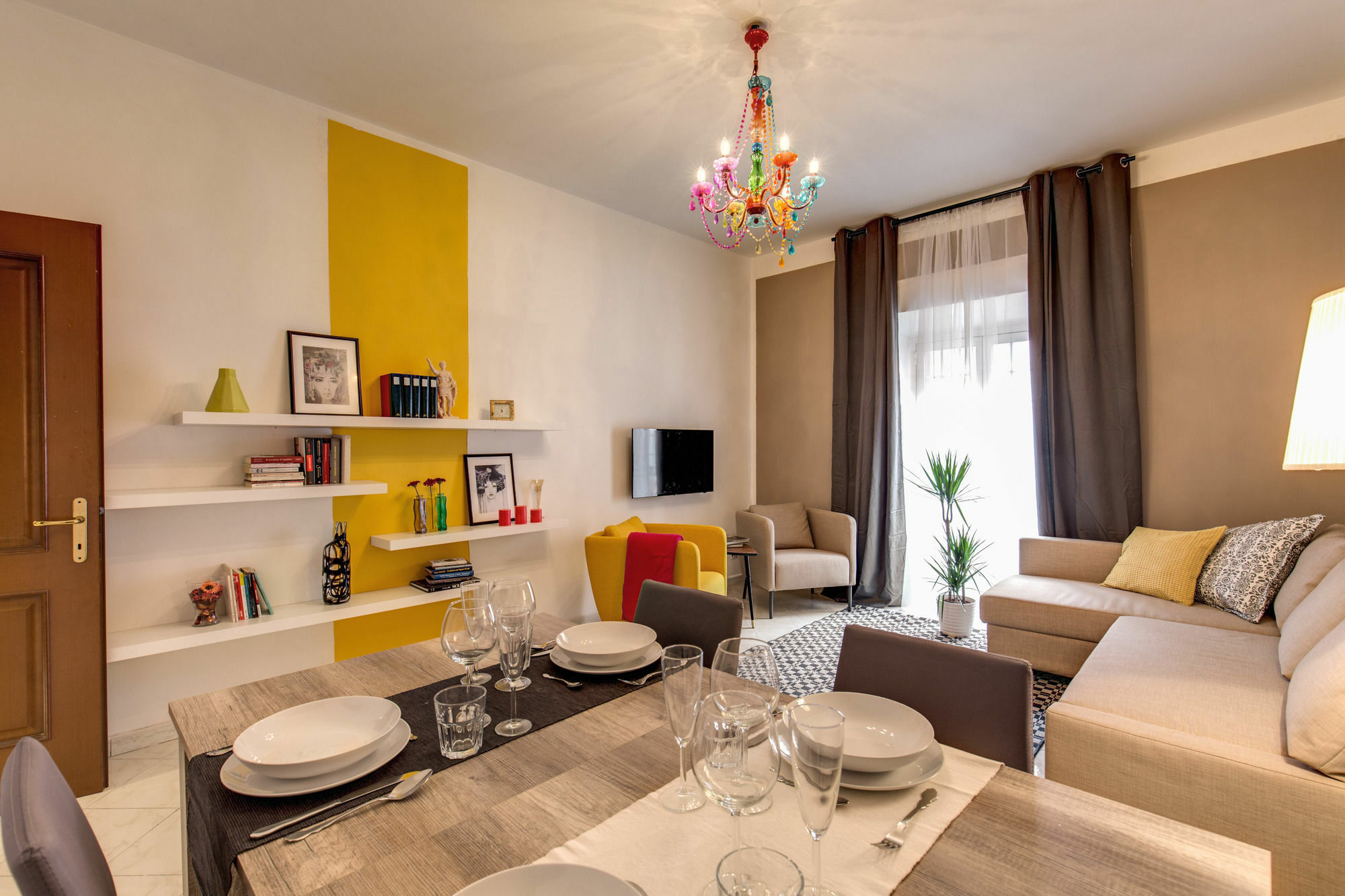 Aweshome - Trastevere Yellow Frame * Rom
